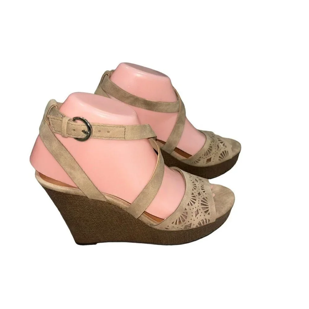 Indigo Rd. Women's Size 7 Irkatrice Wedge Sandals Lasercut Strappy Faux Wood